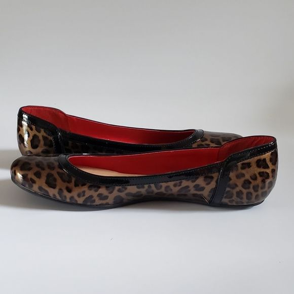 Nine and Co Women's Animal Print Slip On Shoe Size 10 M - Picture 5 of 9